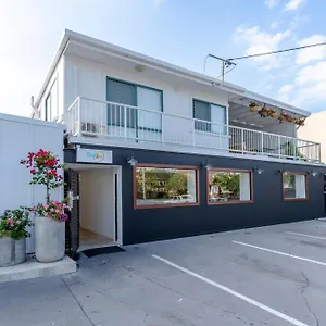  Vandrerhjem Surf Boutique Backpackers - Free Breakfast